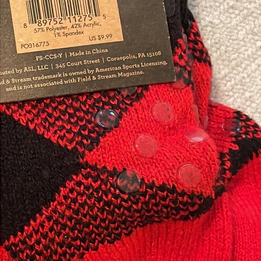NWT Youth Cozy Cabin Socks